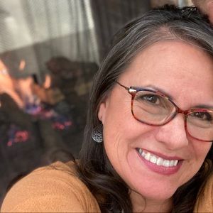 Meet your Posher, Esther